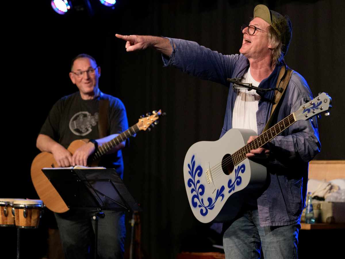 Bees denäwe Mundartduo beim 1. Karlbacher Treff 2026